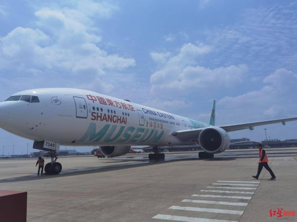 博星配资 中西部首次飞行！“上博号”打卡成都，航司：上座率超过90%